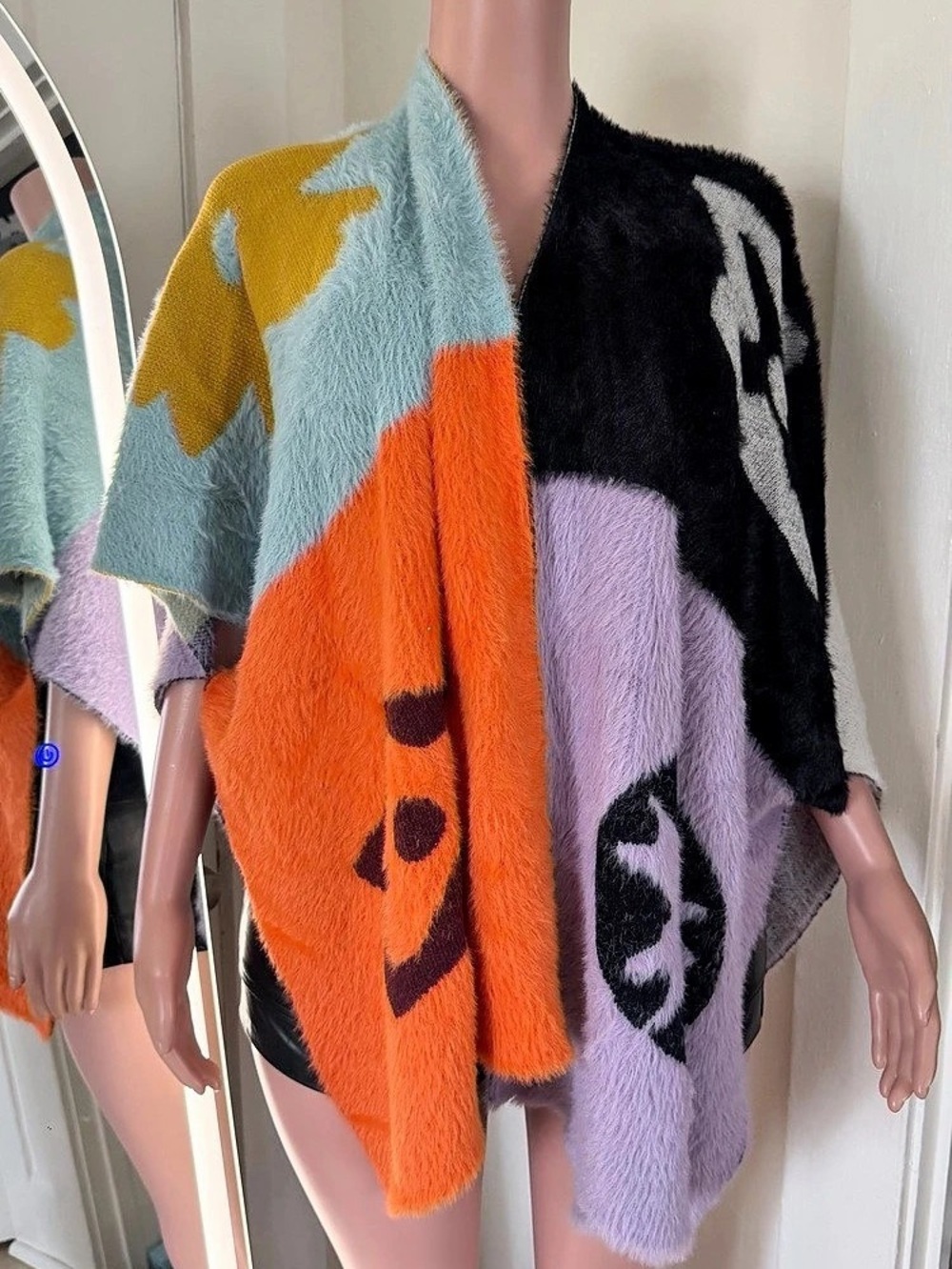 Color Block Geometric Shrug - Picture 5 of 7